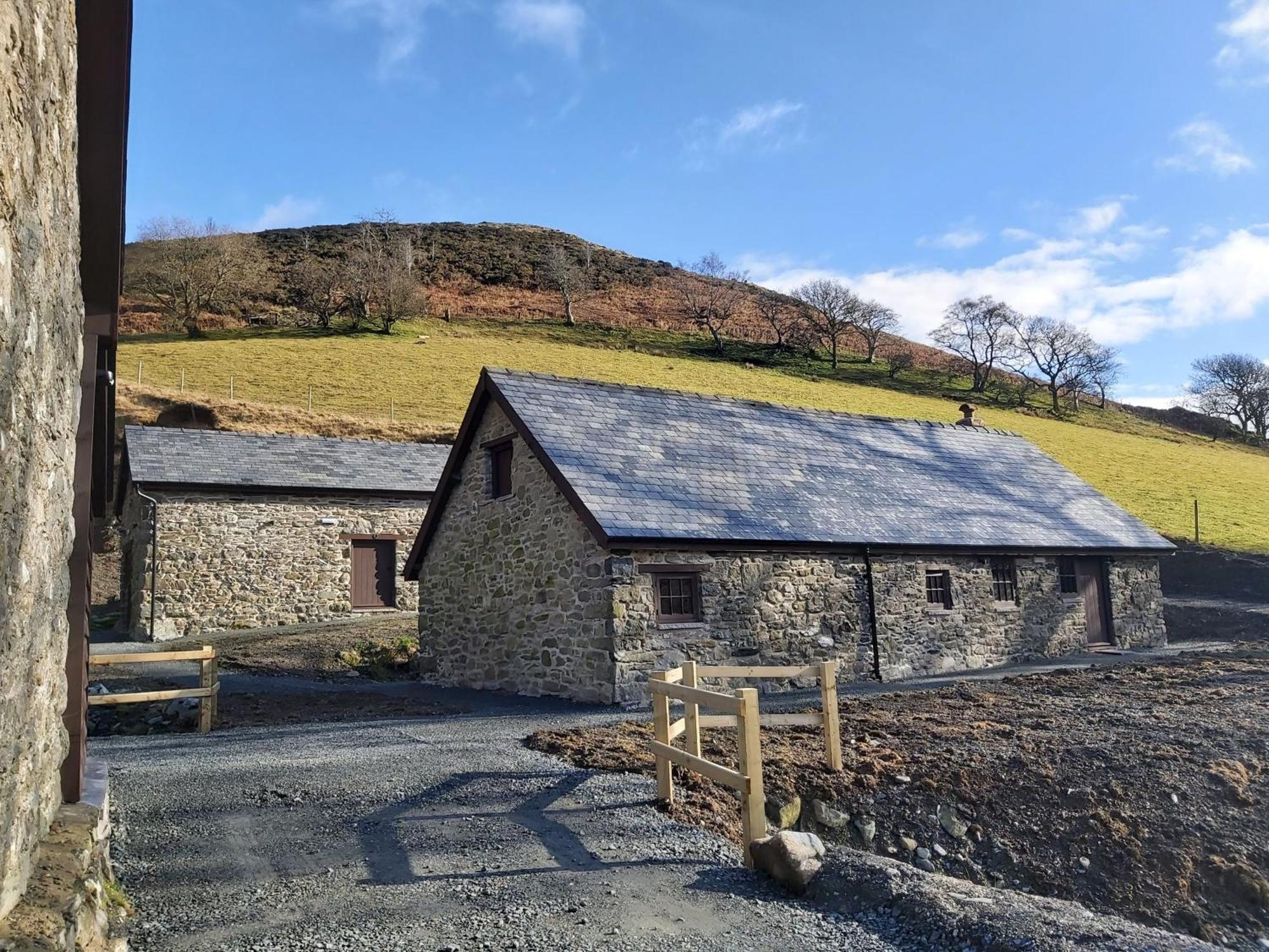 Villa Cwm Clyd Longhouse Llanwrthwl Exterior foto